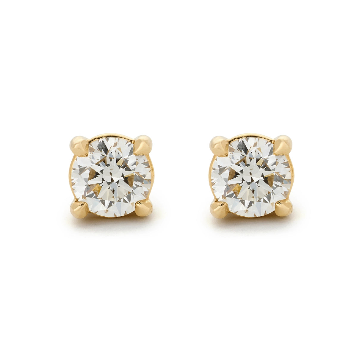 Round brilliant diamond stud earrings in yellow gold